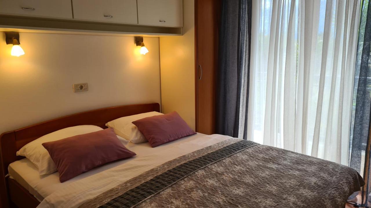 Villa Amalia Apartment 2 มาลินสกา ภายนอก รูปภาพ